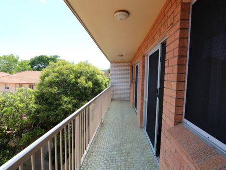Unit in the heart of Moorooka - Photo 3