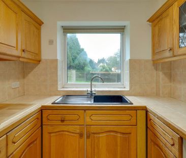 A 2 Bedroom Flat in Lansdown GL51 6PZ - Photo 5