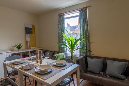 5 Bed Student Accommodation - Photo 2