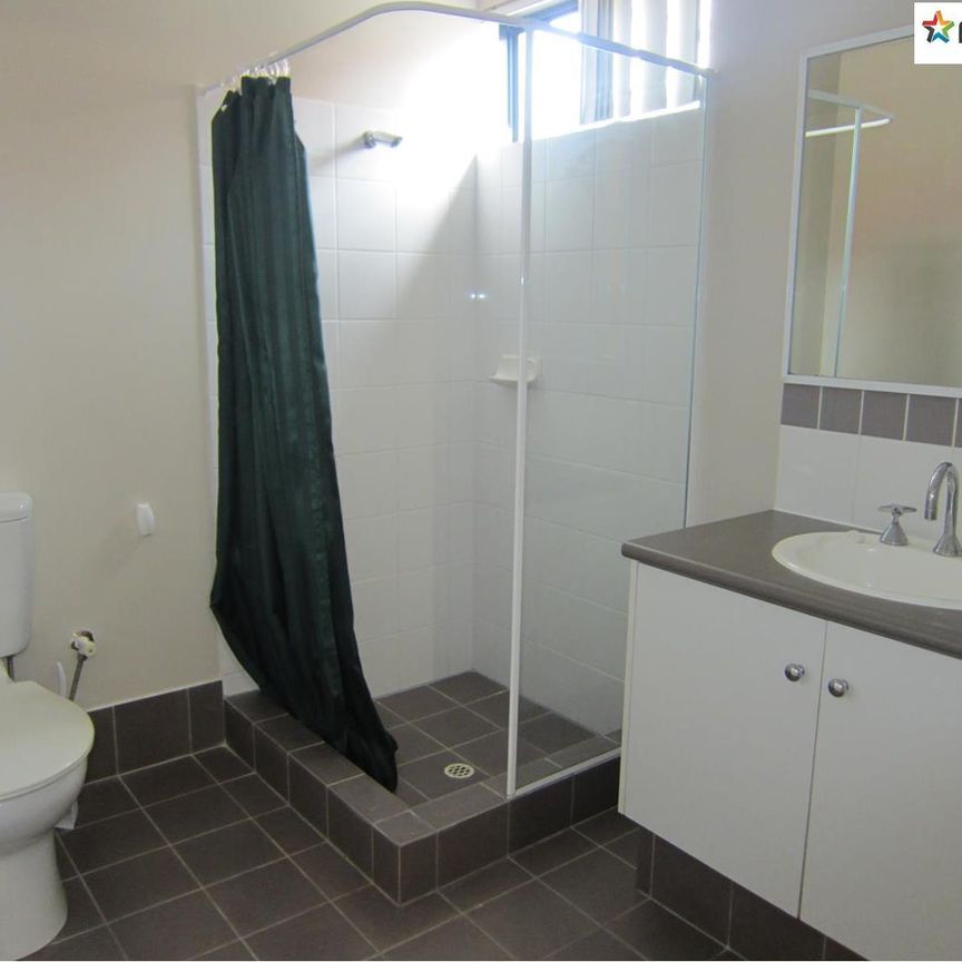 Rms / 150B Hillview Terrace, St James WA 6102 - Photo 1