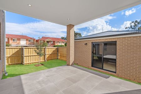 Modern five bedroom home prime Casula pocket - Photo 4