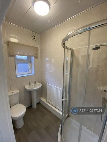 3 bedroom terraced house to rent - Photo 3