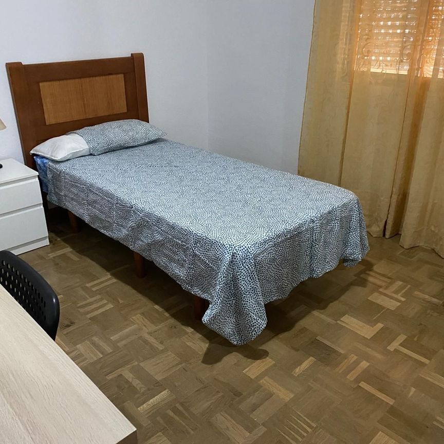 Piso de alquiler en Calle Conejito de Málaga, 5, La Luz - El Torcal - Photo 1