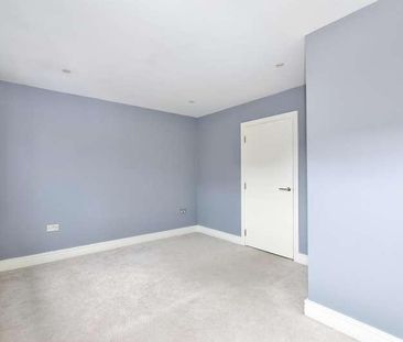 The Broadway, Farnham Common, Farnham Common, SL2 - Photo 4