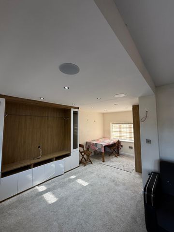 St. Marys Avenue North, Greater London, UB2 - Photo 3