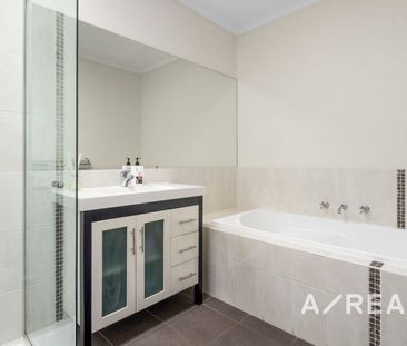 Modern Comfort and Privacy in a Prime Frankston Pocket - Photo 2