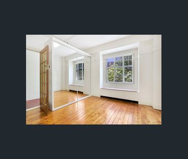 One bedroom with study in the heart of Kings Cross - Photo 3