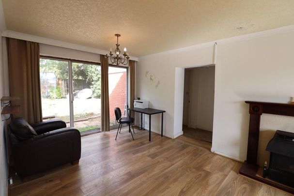 5 bedroom bungalow to rent - Photo 1