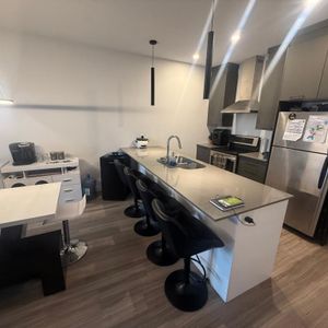Cession de bail – Grand 6 ½ moderne au rés de chaussée | 1 650 $/mois 4 chambres, 2 stationnements - Photo 2