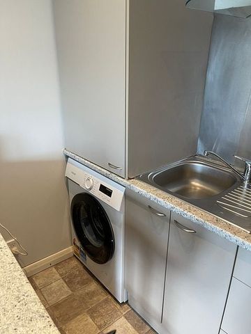 Stunning Harbour View 1BR Flat! - Photo 2