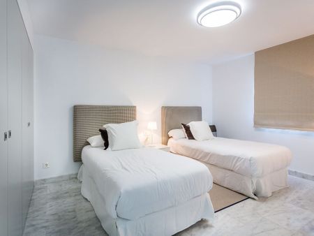 5 bedroom luxury Villa for rent in Marbella, Spain - Photo 4