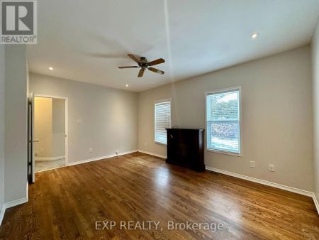 21 GRANTON AVENUE - Photo 2