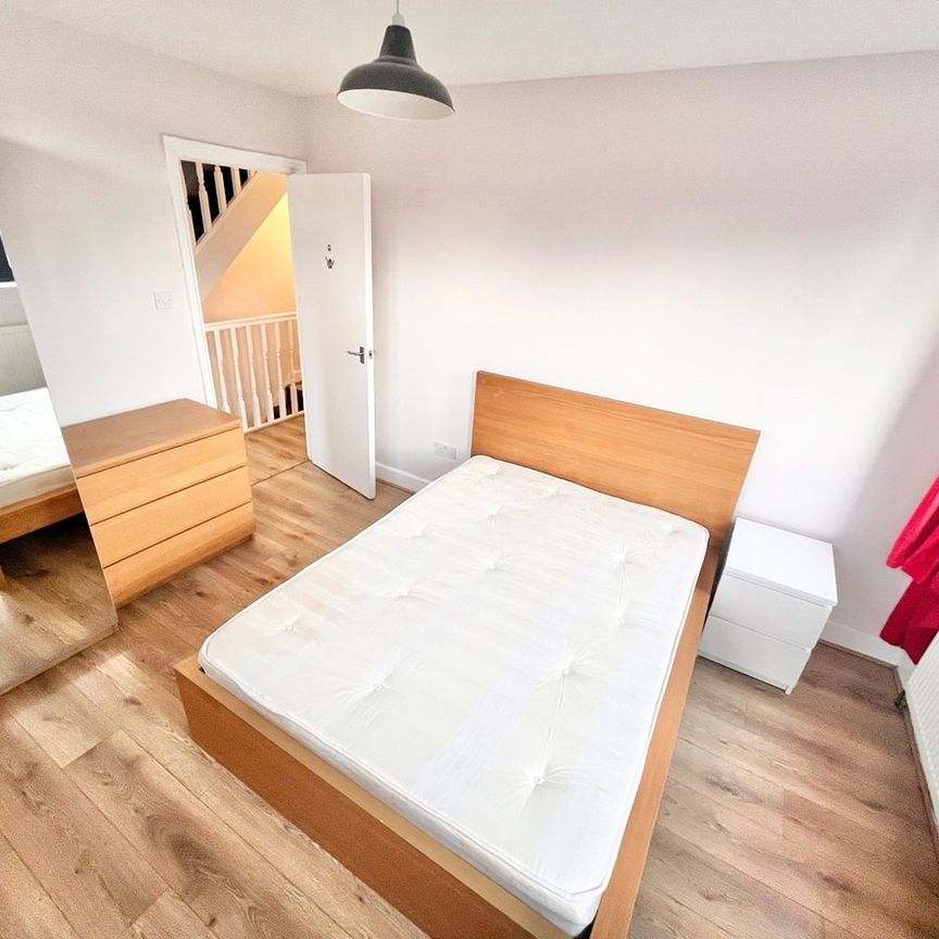 Room in a Shared House, John Maurice Close, SE17 - Photo 1