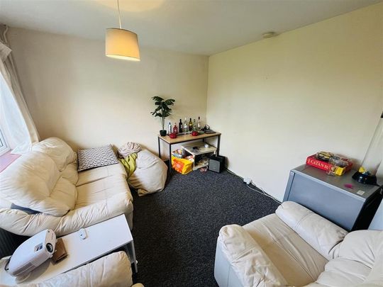 4 bedroom semi-detached house to rent - Photo 1