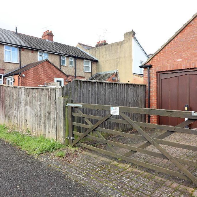 2 bedroom end of terrace house to rent - Photo 1