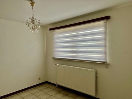 NABIJ UZ GENT, GELIJKVLOERSAPPARTEMENT MET 2 SLAAPKAMERS EN GARAGE. - Foto 5