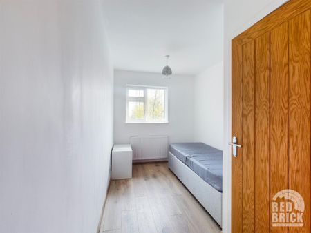 3 bedroom end of terrace house to rent - Photo 2