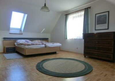 Möblierte 2 Zimmer Dachgeschoss Wohnung in Hauptplatznähe - Photo 3