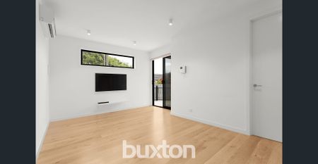 BEACHSIDE BEAUTY - Photo 3