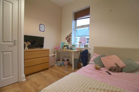 3 bedroom maisonette to rent - Photo 3