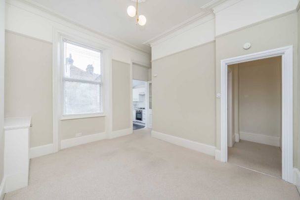 Priory Park Road, Queens Park, NW6, London - Photo 1