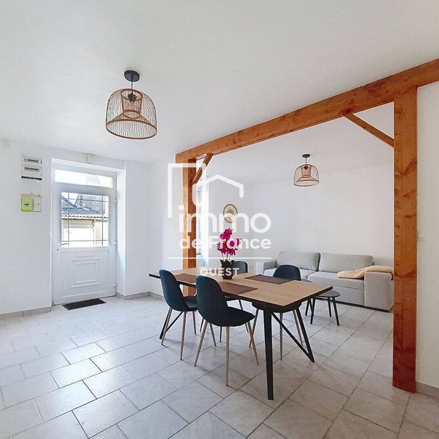 Location maison 3 pièces 83 m² à Izé (53160) - Photo 1