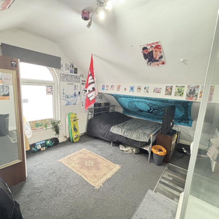 Flat 3, 68 Victoria Road, Leeds, LS6 1DL - Photo 1