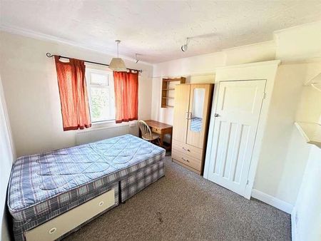 Newcroft Close, Hillingdon, UB8 - Photo 2