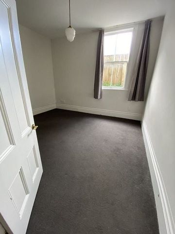 Chic 2BR Te Aro Flat w/ Courtyard! - Photo 3