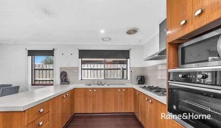 22 Taddor Drive, Cranbourne, VIC 3977 - Photo 3