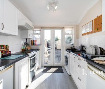 3 bedroom terraced house to rent - Photo 3