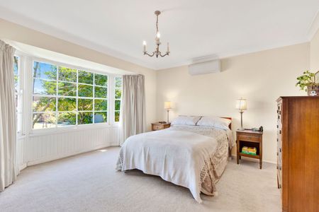 CHARMING FAMILY HOME IN A PEACEFUL CUL-DE-SAC - Photo 2