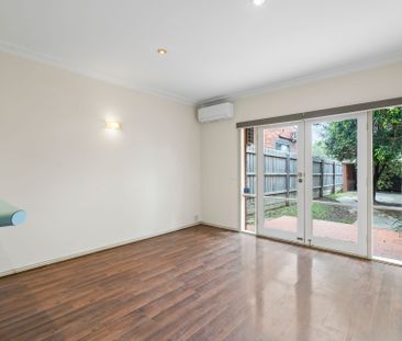 Large 2-Storey Murrumbeena Townhouse! - Photo 1