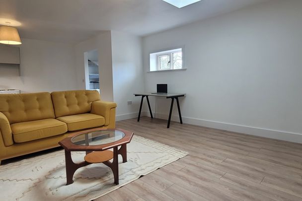 FOR RENT: New 1 bed apartment - Photo 1
