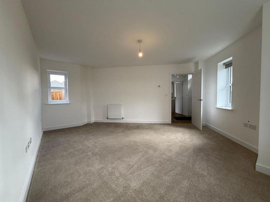 3 bedroom semi-detached house to rent - Photo 1