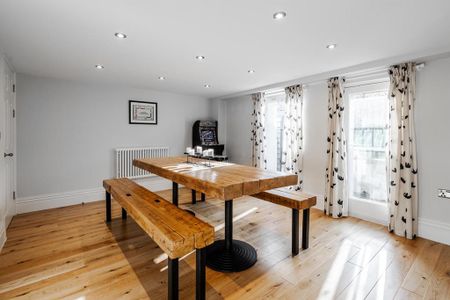 4 bedroom terraced house to rent - Photo 2