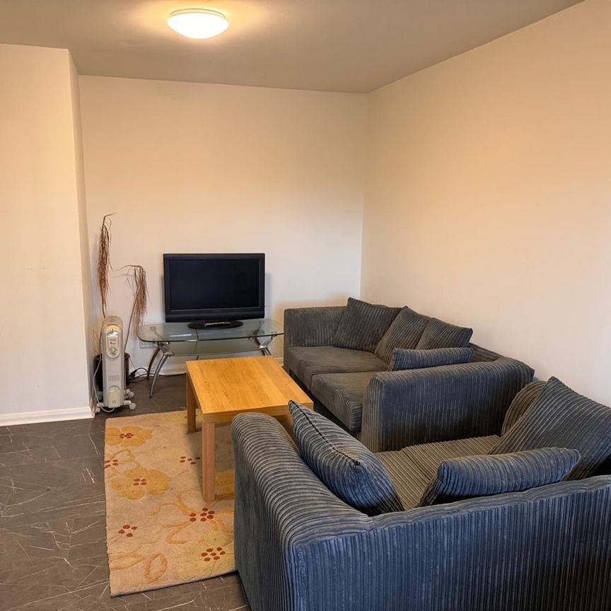 2 Bed Flat, Bracken Close, E6 - Photo 1