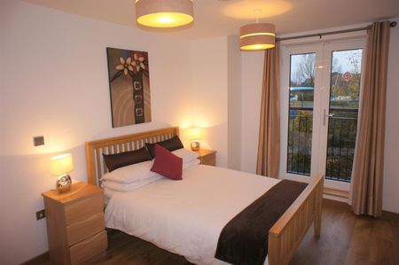 Felsted, Caldecotte Lake, Milton Keynes, MK7 - Photo 2