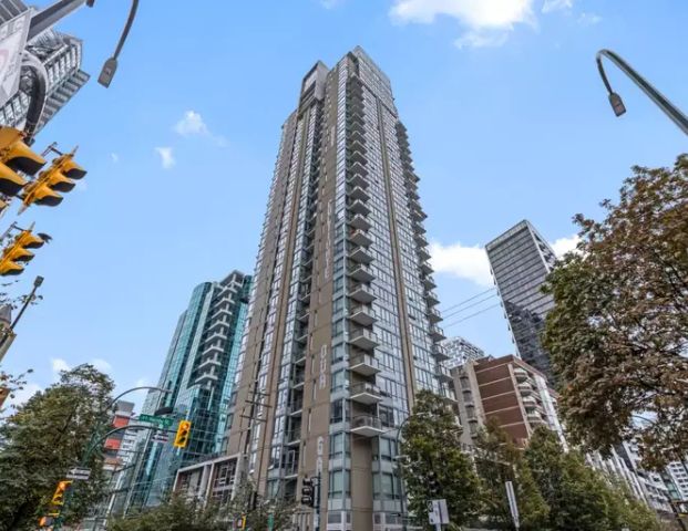 Beautiful, Unfurnished 1 Bedroom, 1 Bath + Den Apartment in Amazing Location - No Parking | 1308 Hornby Street, Vancouver - Photo 1