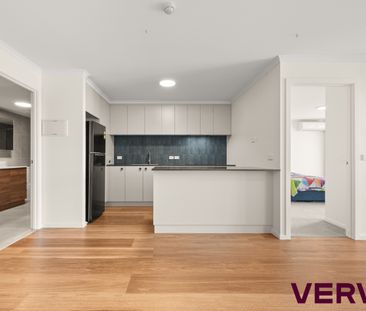 STYLISH CITY LIVING ON NORTHBOURNE AVENUE - Photo 6