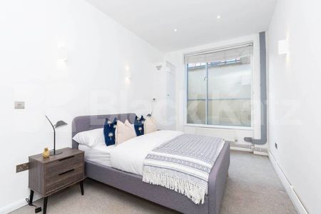 modern and bright 1 bedroom property located within a warehouse conversion - Photo 4