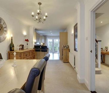 Pennant Hills, Havant, PO9 - Photo 1