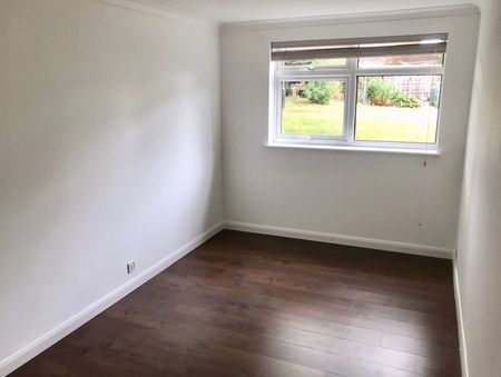 Spacious 1 Bedroom Flat in Prime Location, Worcester Park - Photo 4