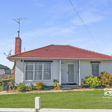 CONVENIENCE AND COMFORT IN CENTRAL BAIRNSDALE - Photo 4