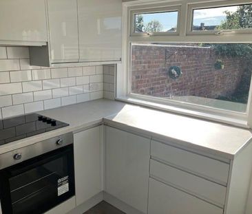 2 bedroom terraced house to rent - Photo 4