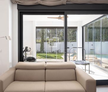 Exclusive furnished 5-bedroom villa for rent in La Moraleja Urbaniz... - Photo 1