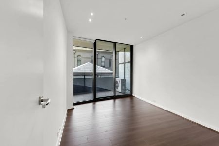 Prime Corner Apartment Living Opposite Albert Park Lake - Photo 4