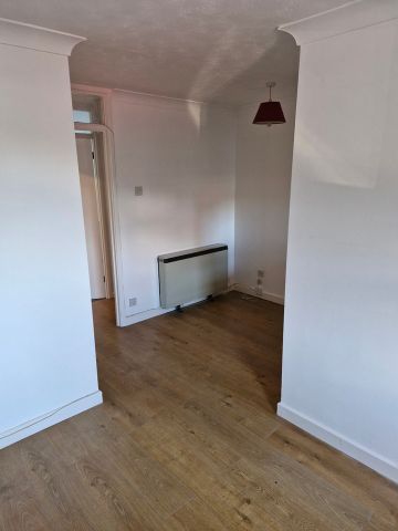 1 Bed Flat, Yarmouth Gardens, SO15 - Photo 5