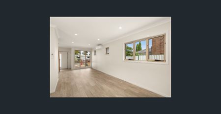 Street facing townhouse with own driveway - Photo 4