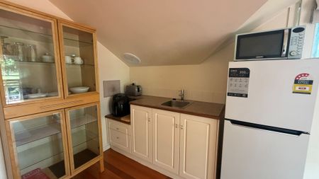 Partly Furnished Studio Style Bedsit - Photo 3